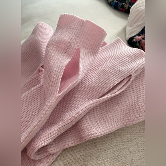 Zara Dusty Pink Knit Cold Shoulder Top with Thumb Holes - Picture 5 of 6